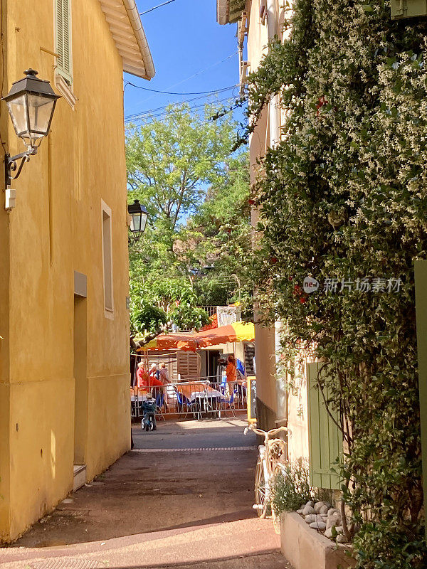 法国- Côte d 'Azur - Antibes -老城区的小街